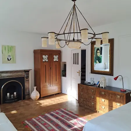 Spacious In Tempelhof Park Area Homestay szállás *