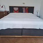 Rum i privatbostad Spacious In Tempelhof Park Area