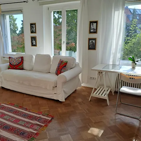Spacious In Tempelhof Park Area * Berlín