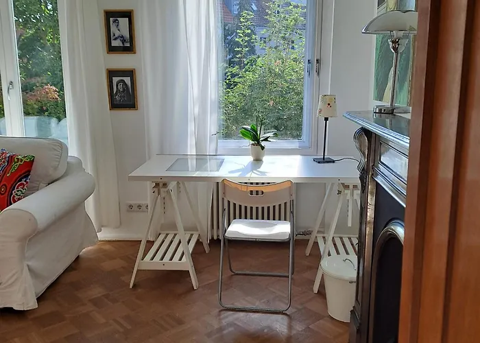 Rum i privatbostad Spacious In Tempelhof Park Area *