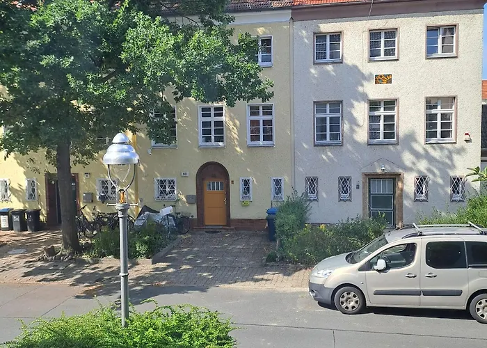 Spacious In Tempelhof Park Area Проживание в семье Берлин