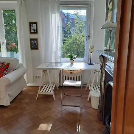 Δωμάτια σε οικογενειακή κατοικία Spacious In Tempelhof Park Area *