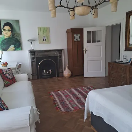 Spacious In Tempelhof Park Area