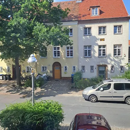 Spacious In Tempelhof Park Area Δωμάτια σε οικογενειακή κατοικία Βερολίνο