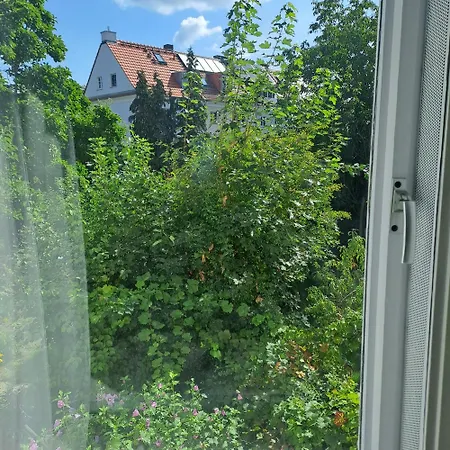 Δωμάτια σε οικογενειακή κατοικία Spacious In Tempelhof Park Area