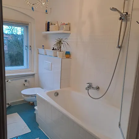 Spacious In Tempelhof Park Area Δωμάτια σε οικογενειακή κατοικία Βερολίνο