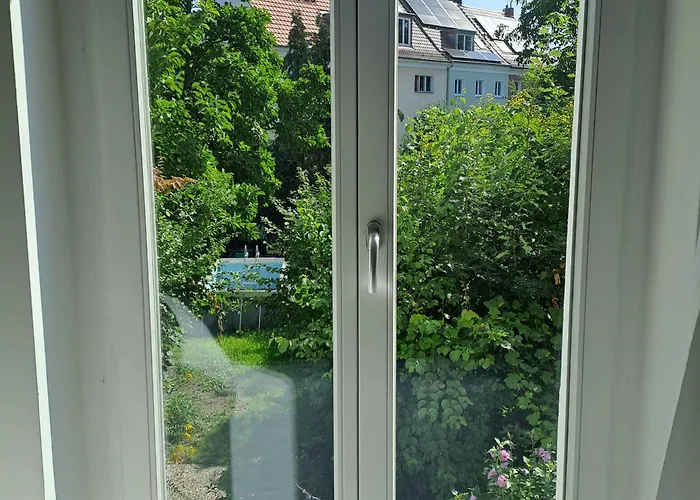 Spacious In Tempelhof Park Area Berlín